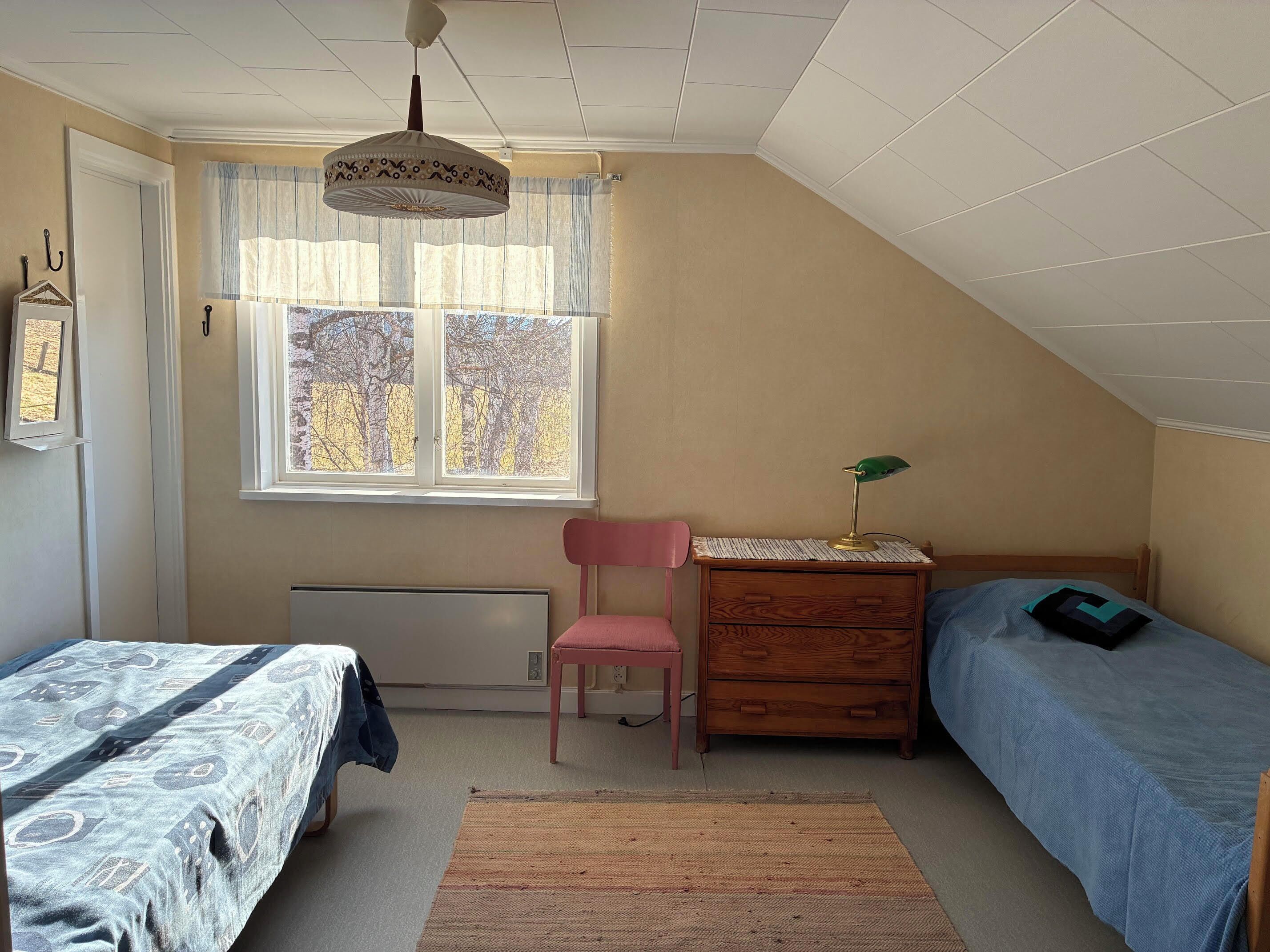 Family House, Hill View