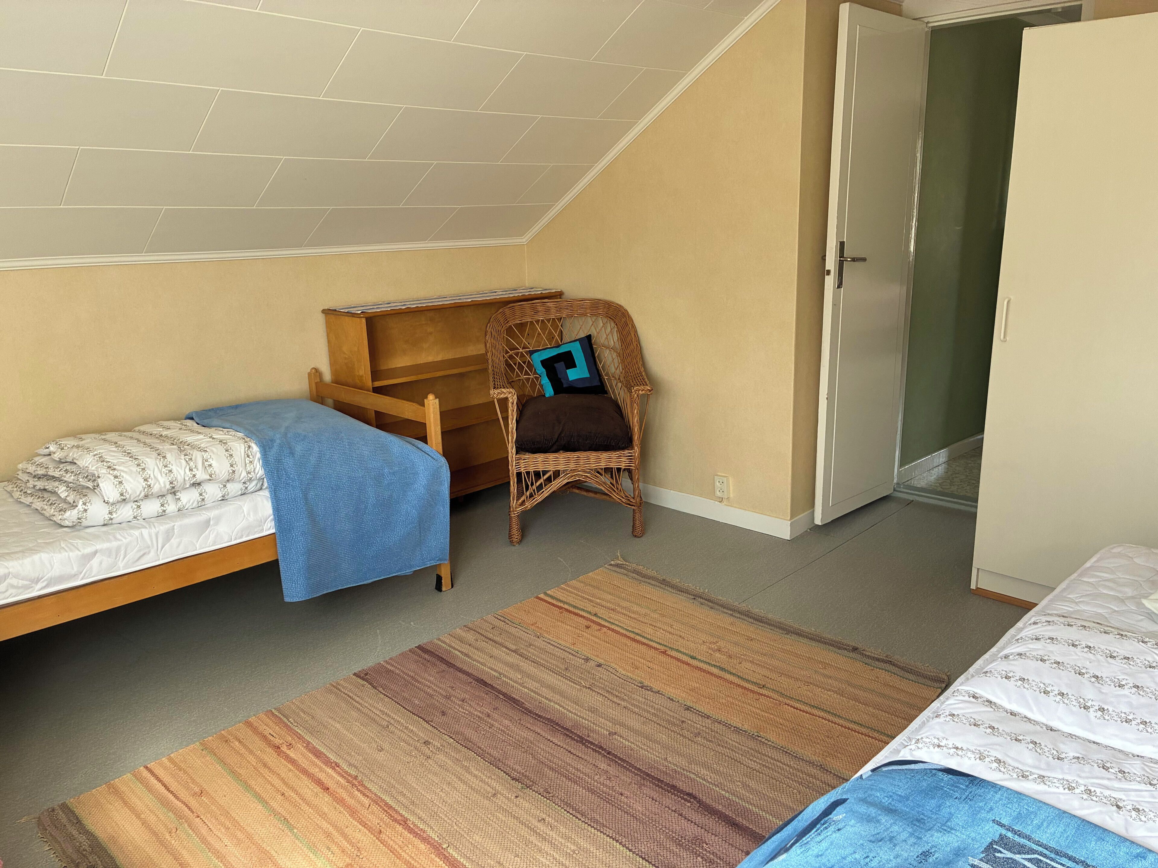 Family House, Hill View | Blackout drapes, iron/ironing board, free WiFi