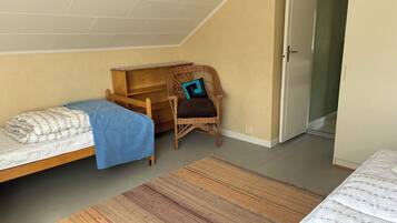 Family House, Hill View | Blackout drapes, iron/ironing board, free WiFi