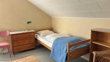 Family House, Hill View