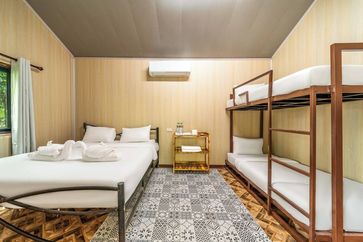 Free WiFi, bed sheets