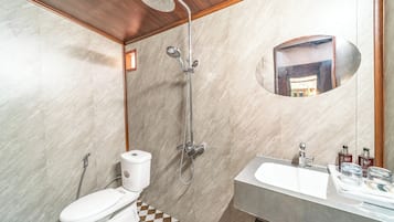 Ducha, artículos de tocador gratuitos, secador de pelo, toallas
