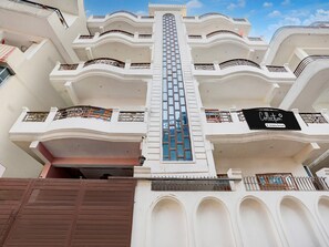 House | Exterior - Classic With Balcony Collection O Lanka (Varanasi)