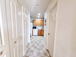 Interior - Lovely 2Br apt with Patio (Cheltenham Township)