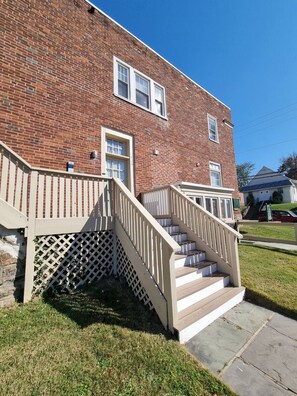Exterior - Lovely 2Br apt with Patio (Cheltenham Township)