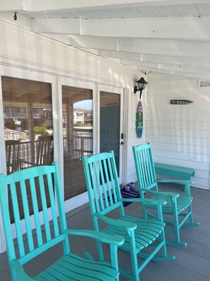 Terrace/patio -  4-bedroom house in Holden Beach with Beach Access directly across the street! (Holden Beach)