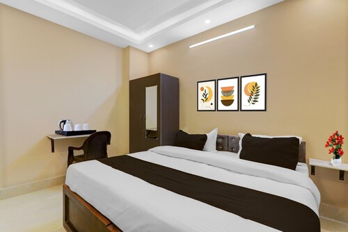 Deluxe Hotel Awadh Regency