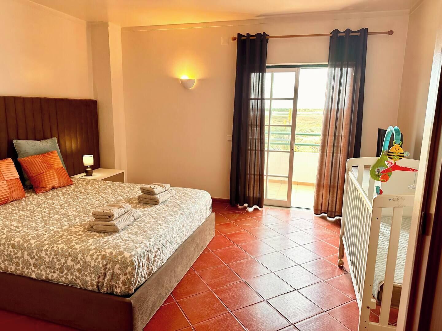 3 bedrooms, iron/ironing board, free WiFi, bed sheets