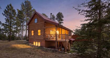 Hilltop Log Cabin Retreat with Hot Tub & Direct Trail Access Near Lead