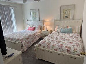 Room - Coastal living from this spacious 4-bedroom, easy walk to sand and surf (Ocean City)