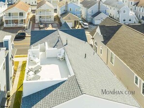 Exterior - Coastal living from this spacious 4-bedroom, easy walk to sand and surf (Ocean City)