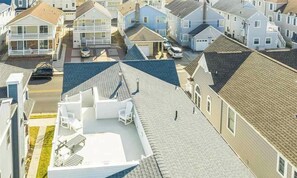 Exterior - Coastal living from this spacious 4-bedroom, easy walk to sand and surf (Ocean City)