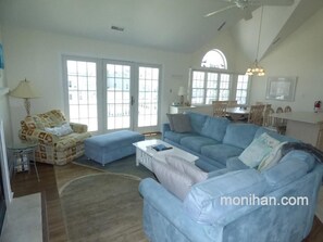 Living area - Coastal living from this spacious 4-bedroom, easy walk to sand and surf (Ocean City)
