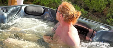 Outdoor spa tub