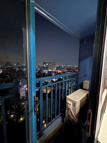 19F Stylish 1BR Air Residences | Balcony, WiFi, Netflix, City View +24/7 secure!