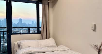 19F Stylish 1BR Air Residences | Balcony, WiFi, Netflix, City View +24/7 secure!