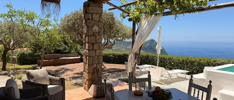 Design Room, Sea View | Outdoor dining