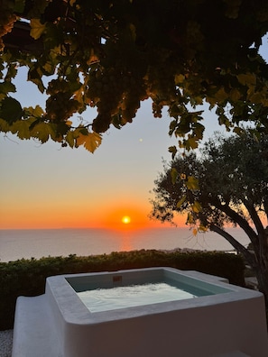 Design Room, Sea View | Outdoor spa tub