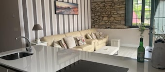 Perfect getaway in a typical Asturian house with sea views, garden and parking.