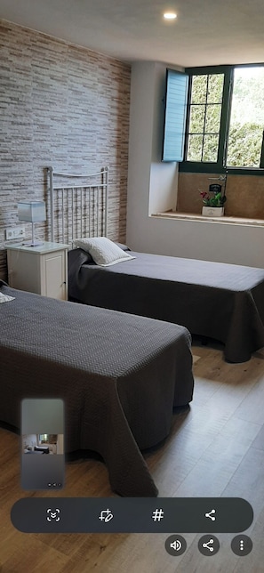 2 bedrooms, iron/ironing board, internet, bed sheets - Perfect getaway in a typical Asturian house with sea views, garden and parking. (Lastres)
