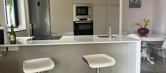 Perfect getaway in a typical Asturian house with sea views, garden and parking.