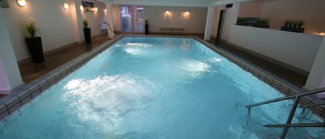 Innenpool, beheizter Pool