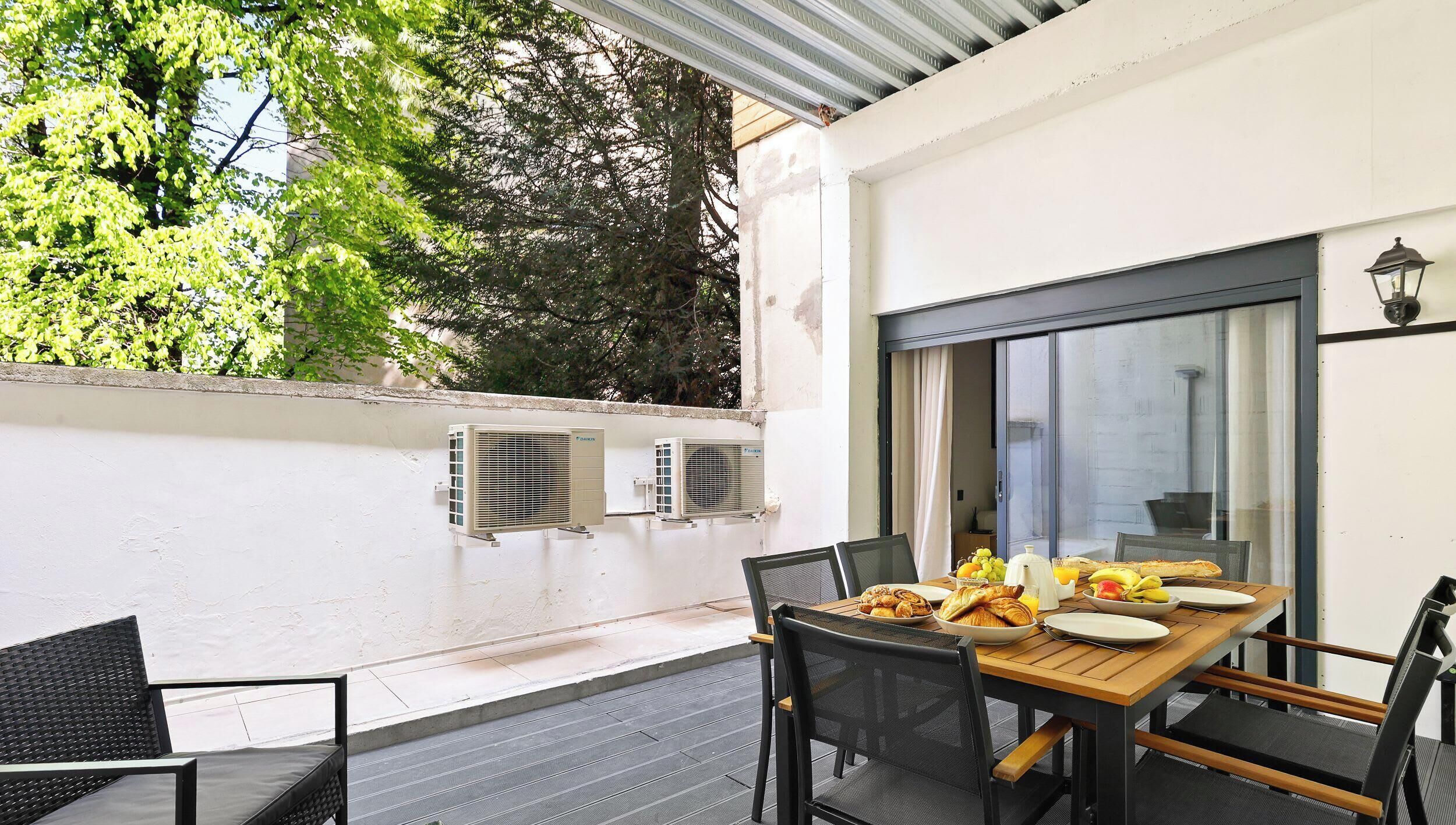 Outdoor dining