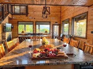 Dining - Incredible Views | Htd Pool | Hot Tub | Mini-Golf (Sevierville)