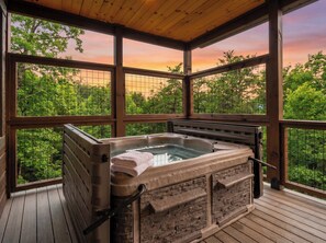 Outdoor spa tub - Incredible Views | Htd Pool | Hot Tub | Mini-Golf (Sevierville)