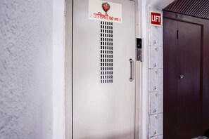 House | Interior - Super Collection O Sector 5 Sanpada (Navi Mumbai)