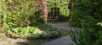 Bungalow with barbecue and garden
