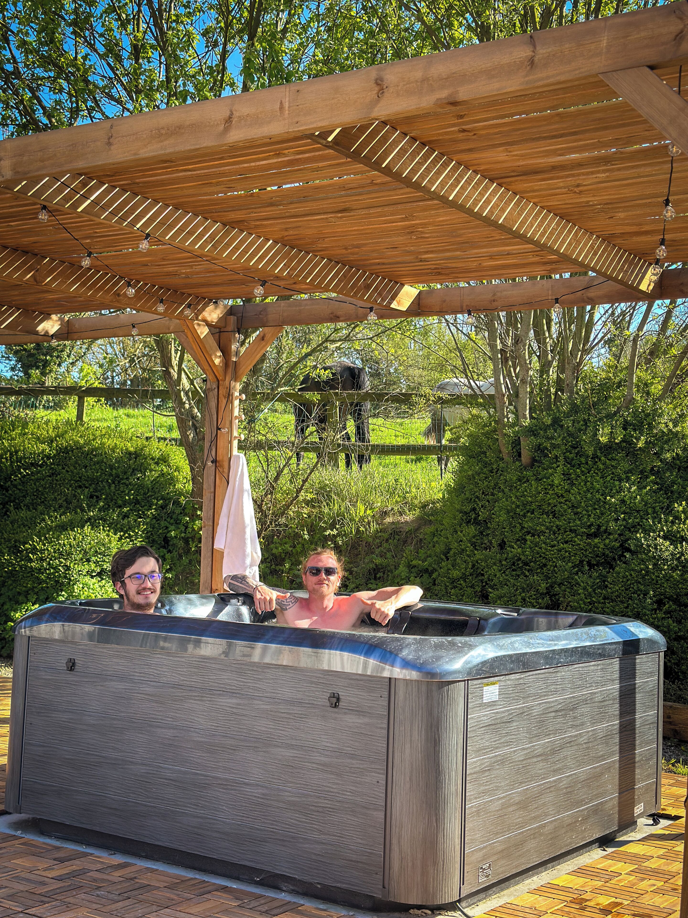 Outdoor spa tub