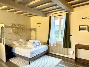 1 bedroom, WiFi, bed sheets - Small cosy gîte for 4 to 6 people in a farmhouse with jacuzzi access (Thiembronne)