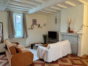 Living area - Small cosy gîte for 4 to 6 people in a farmhouse with jacuzzi access (Thiembronne)
