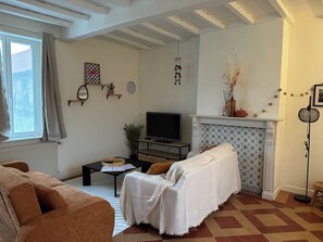 Living area - Small cosy gîte for 4 to 6 people in a farmhouse with jacuzzi access (Thiembronne)