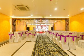 House | Dining - Super Deluxe Room Veridian Inn (Lucknow)