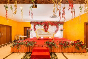 House | Living room - Super Deluxe Room Veridian Inn (Lucknow)
