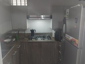 Private kitchen - Beautiful apartment with AC in welcoming Santiago de los Caballeros (Santiago de los Caballeros)