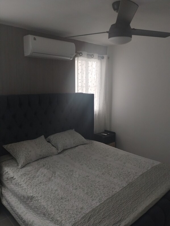 2 bedrooms, WiFi, bed sheets - Beautiful apartment with AC in welcoming Santiago de los Caballeros (Santiago de los Caballeros)