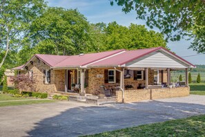 Interior - Covered Patio, Fire Pit & Grills: Olmstead Getaway (Elkton)