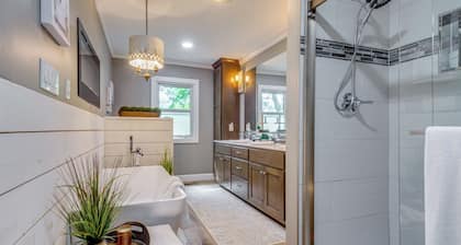 Covered Patio, Fire Pit & Grills: Olmstead Getaway