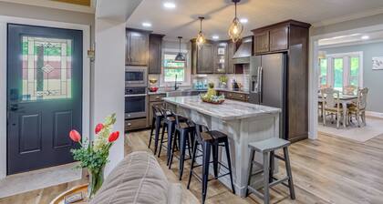 Covered Patio, Fire Pit & Grills: Olmstead Getaway