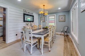 Interior - Covered Patio, Fire Pit & Grills: Olmstead Getaway (Elkton)