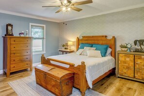 Interior - Covered Patio, Fire Pit & Grills: Olmstead Getaway (Elkton)
