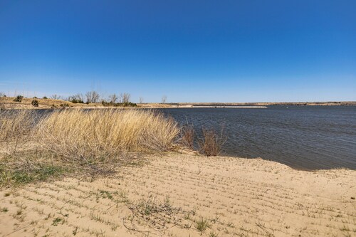 < 1 Mi to Calamus Lake! Group Adventure Base