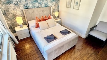 2 bedrooms, iron/ironing board, travel cot, free WiFi