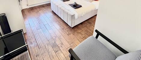 2 bedrooms, iron/ironing board, travel crib, free WiFi