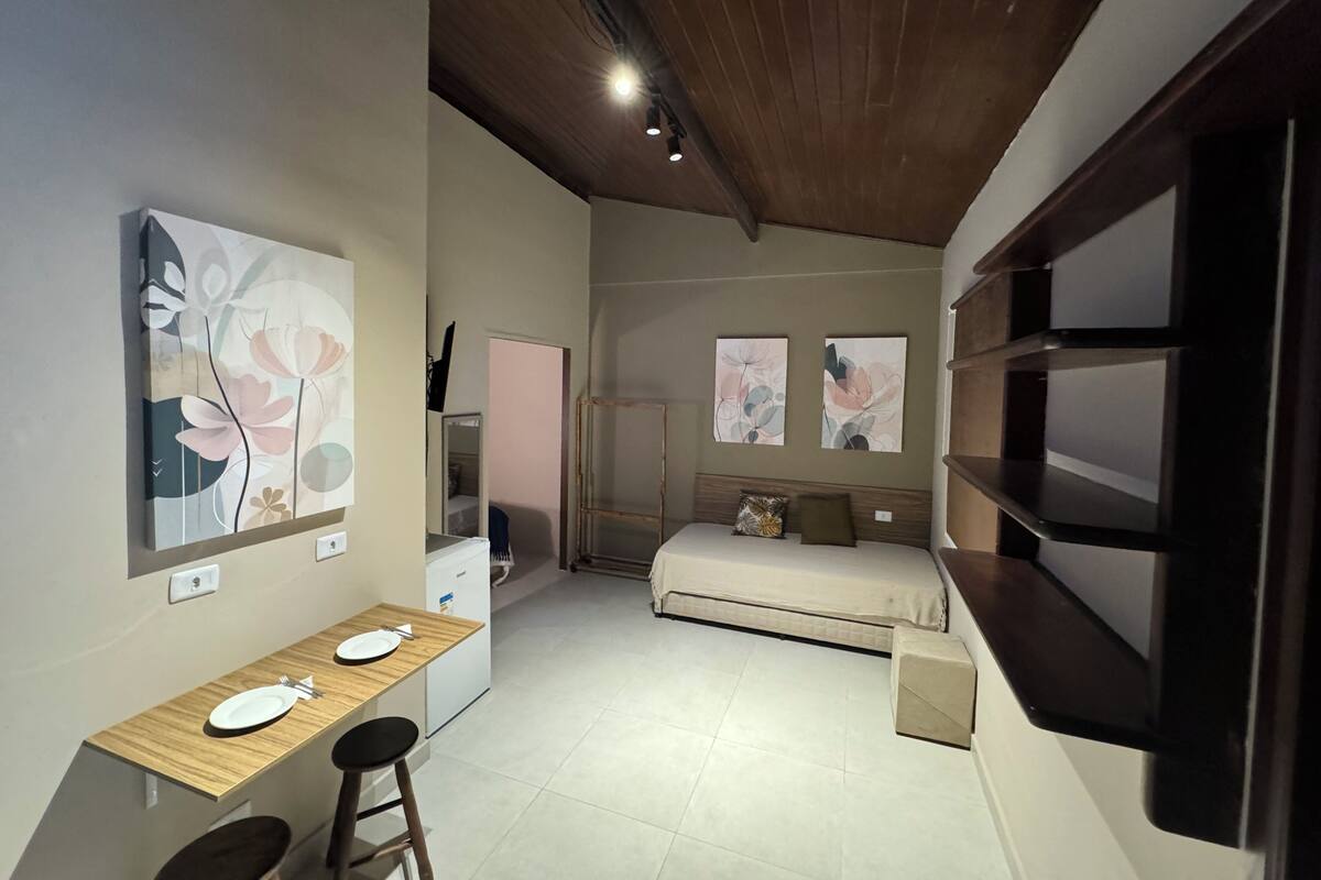 Apartamento família, sacada, vista para a piscina | Wi-Fi de cortesia