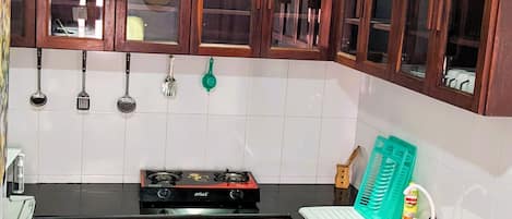 Fridge, microwave, stovetop, electric kettle