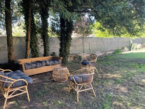 Terrace/patio - Gîte Saint Sauveur en Puisyae (Leugny)